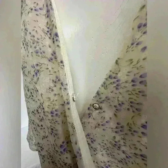 2X Faux Wrap blouse with tie waist - Picture 5 of 8